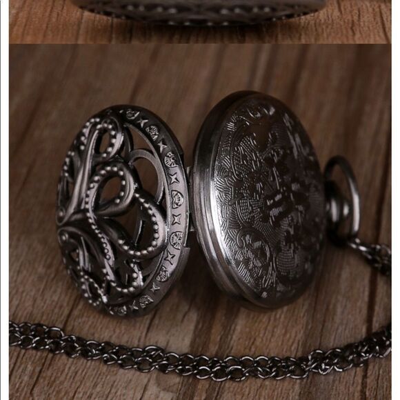 Octopus Quartz Pocket Watch Pewter tone - Picture 3 of 4